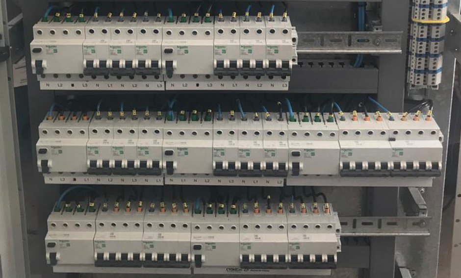 ingeniería en tableros de Kuhn